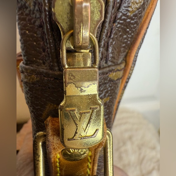 LOUIS VUITTON MONOGRAM DANUBE LEATHER CROSSBODY BAG - Picture 15 of 16